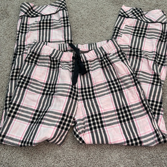 Victoria Secrets Pink & Black Plaid Women’s PJ Set


Size S - Picture 6 of 9